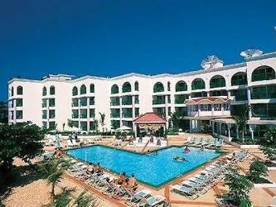 Отель Breezes Бухта Монтего 3*,